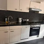 Haus Mit Terrasse&garten 度假居 *